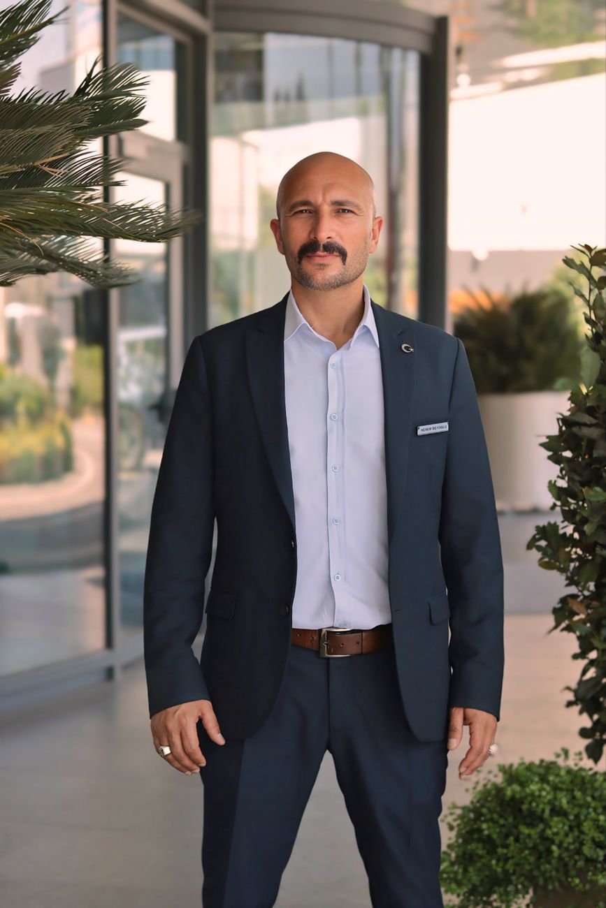Puemiabo ekip toplantısı modern ofiste